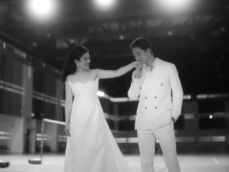 g_p_o_potret_prewedding_valencia_tanoe_dan_kevin_sanjaya_romantis_di_lapangan_badminton_kevin_sanjaya_valencia_tanoe-20230307-001-non_fotografer_kly